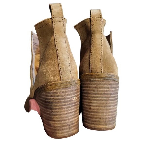 Steve Madden Booties Women's 6 Tan Sharini Cutaway Suede Leather Stacked Heel - Picture 2 of 5